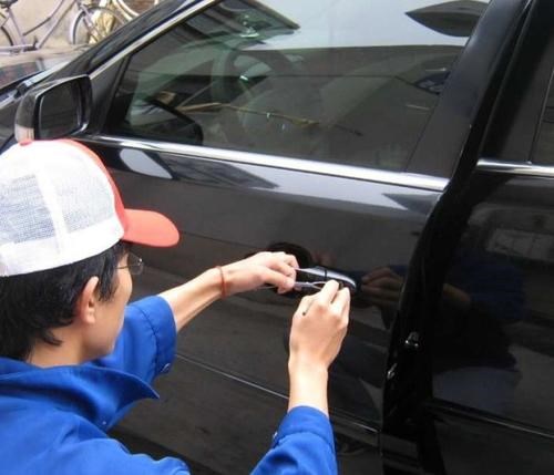 菏澤汽車(chē)配鑰匙電話（24小時(shí)修鎖換鎖芯）
