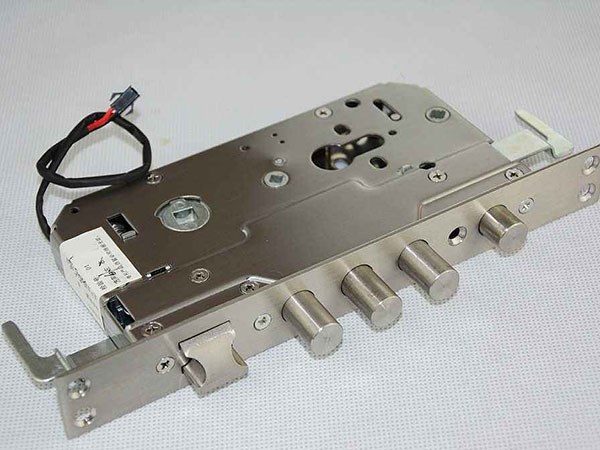 洛陽汽車開鎖電話(開鎖公司上門多少錢)